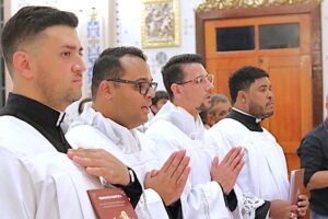 235463dfc93aac93e2b0315160f5a45e_XL